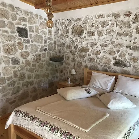 Sakli Karaburun (Izmir)