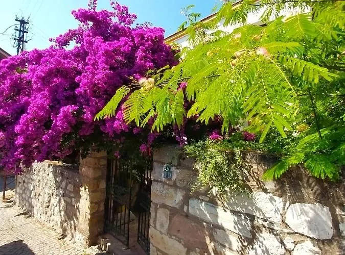 Sakli Karaburun (Izmir)